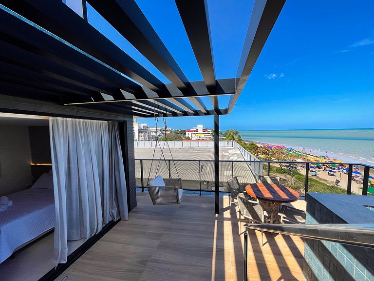Cobertura frente mar com piscina privativa