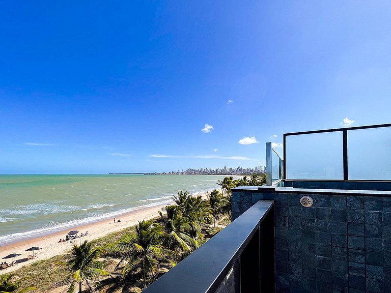 Cobertura frente mar com piscina privativa