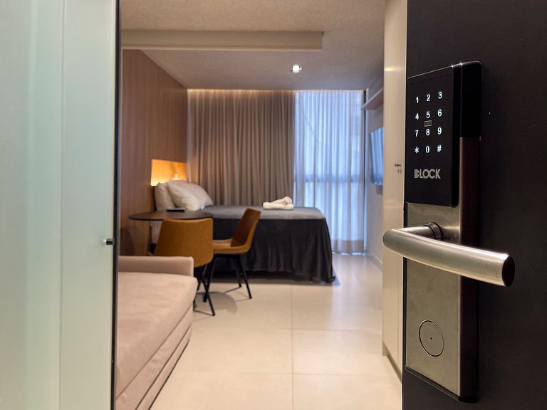 Studio elegante pé na areia