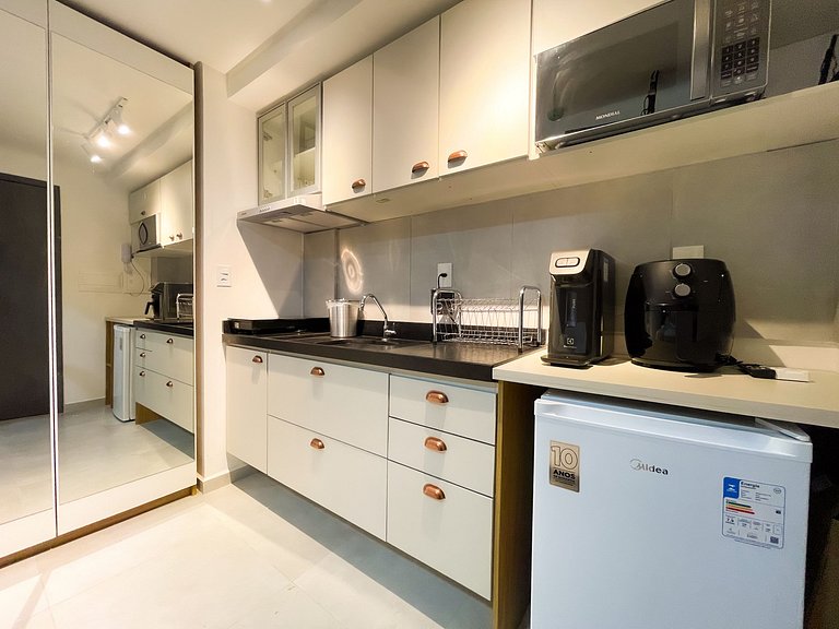 Studio com Varanda, Piscina · Pertinho da Praia