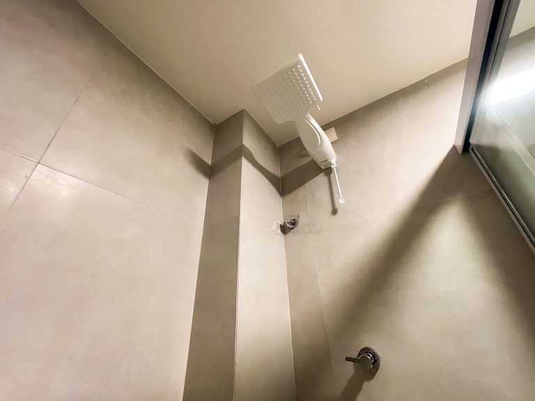 Studio com Varanda, Piscina · Pertinho da Praia