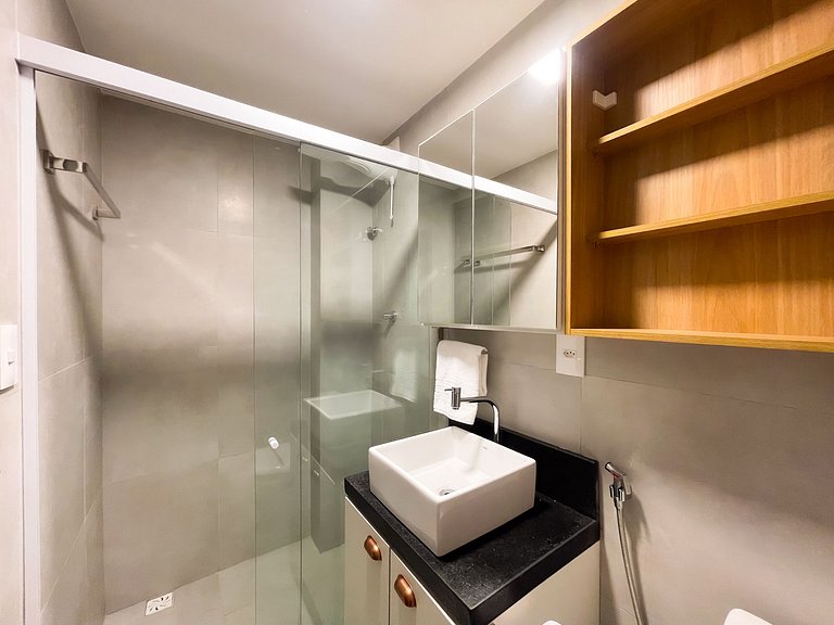 Studio com Varanda, Piscina · Pertinho da Praia