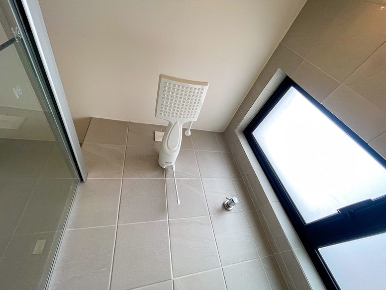 Apê 2 quartos, suíte e vaga, com Piscina