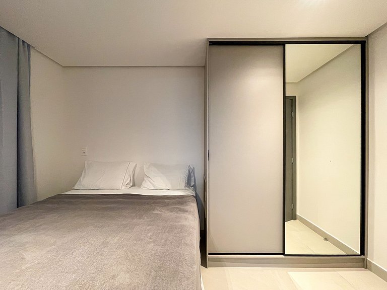 Apê 2 quartos, suíte e vaga, com Piscina