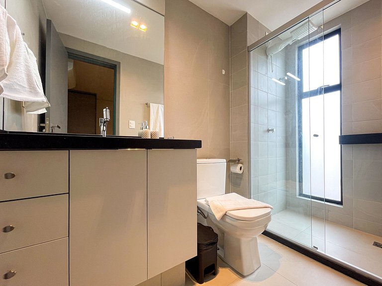 Apê 2 quartos, suíte e vaga, com Piscina