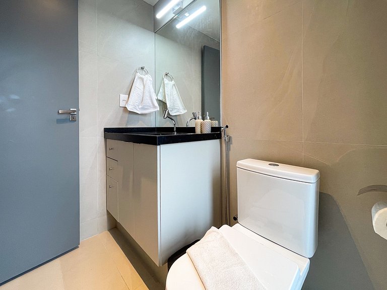 Apê 2 quartos, suíte e vaga, com Piscina
