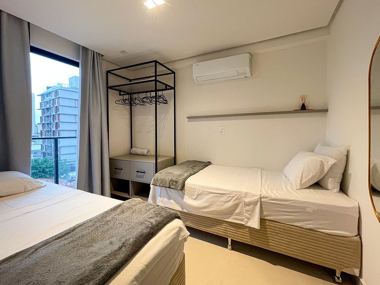 Apê 2 quartos, suíte e vaga, com Piscina