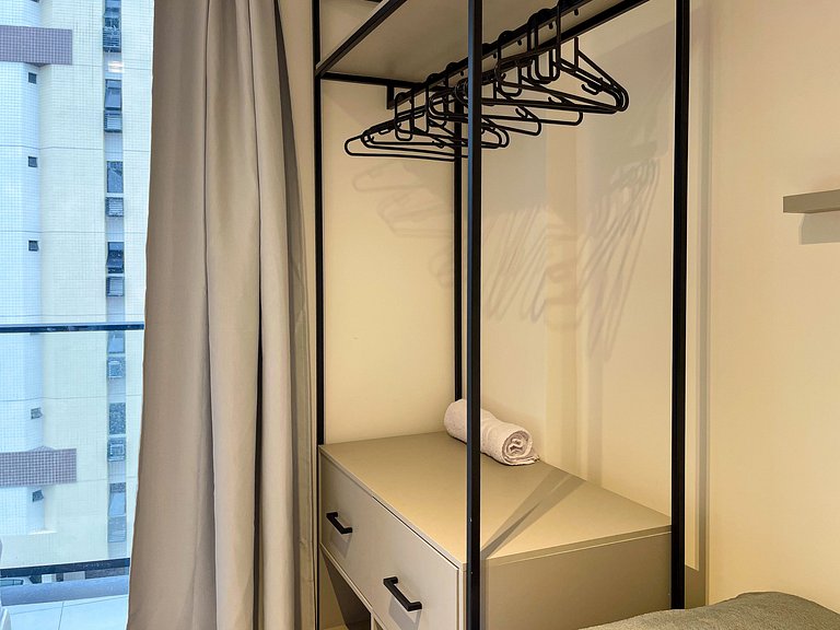 Apê 2 quartos, suíte e vaga, com Piscina