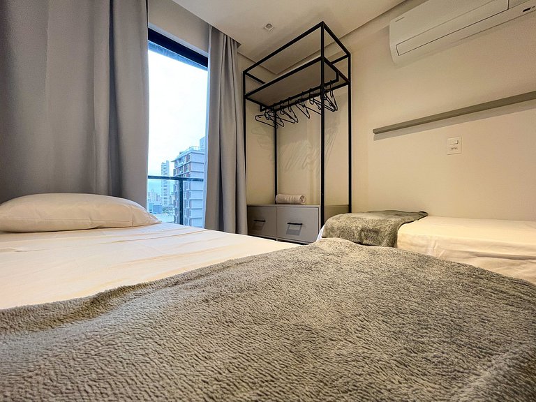 Apê 2 quartos, suíte e vaga, com Piscina