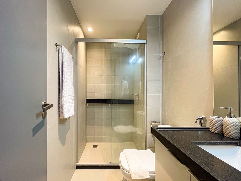 Apê 2 quartos, suíte e vaga, com Piscina