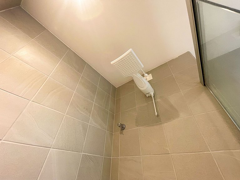 Apê 2 quartos, suíte e vaga, com Piscina