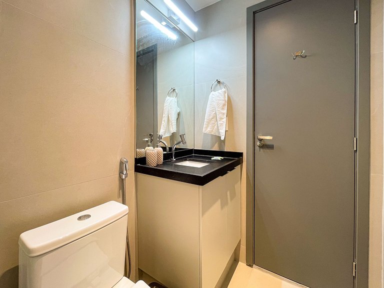 Apê 2 quartos, suíte e vaga, com Piscina