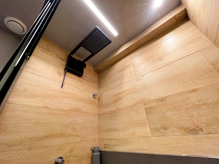 Jacuzzi Privativa, Academia e Piscina